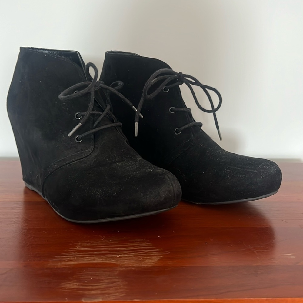 lace up booties
